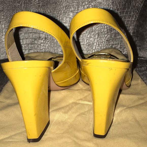 Authentic Prada logo - Picture 3 of 7